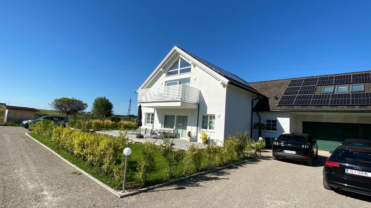 Ferienwohnung Mit Garten Strasswalchen Exterior photo